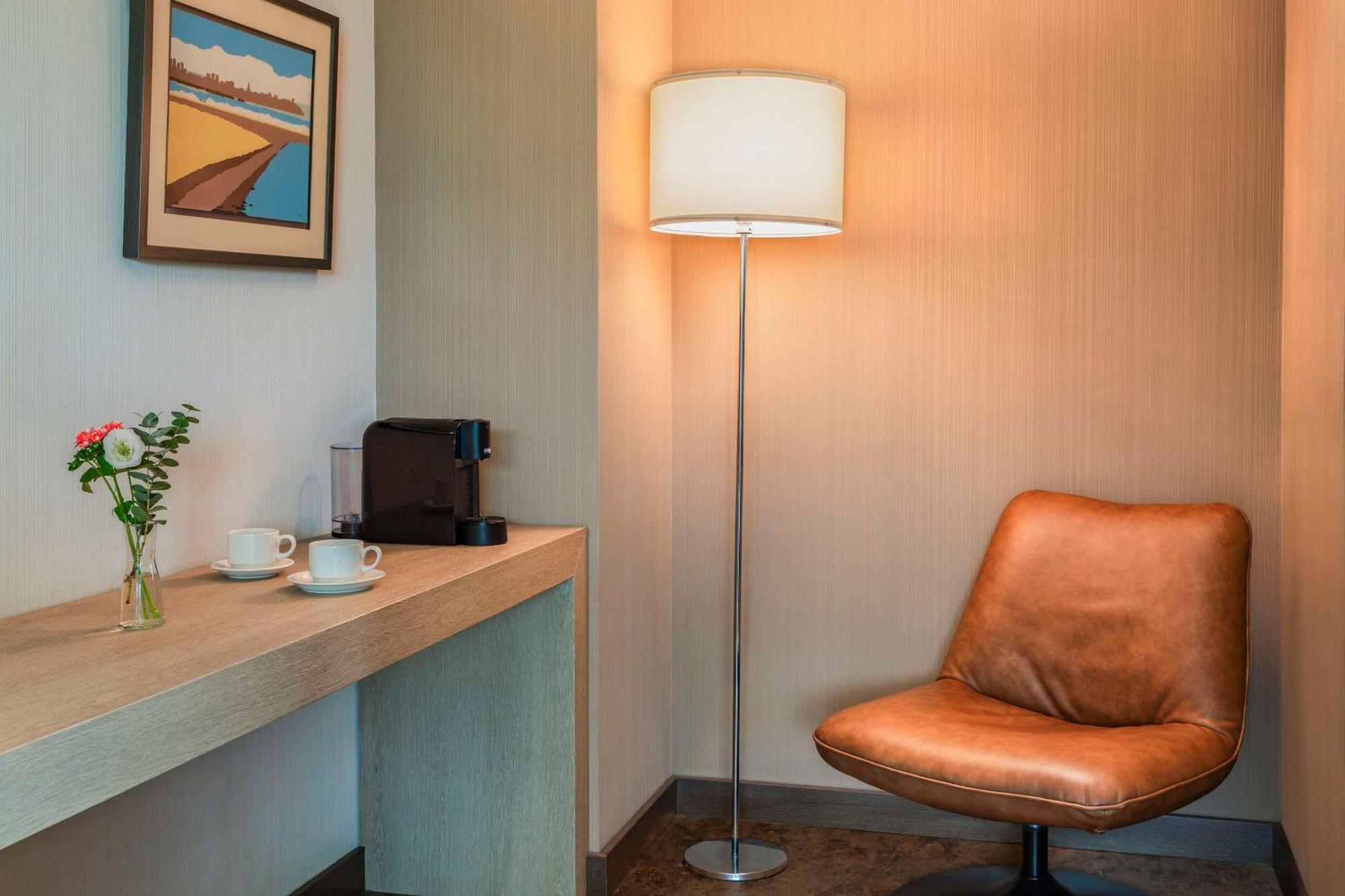 Nh Gijon Hotell Exteriör bild