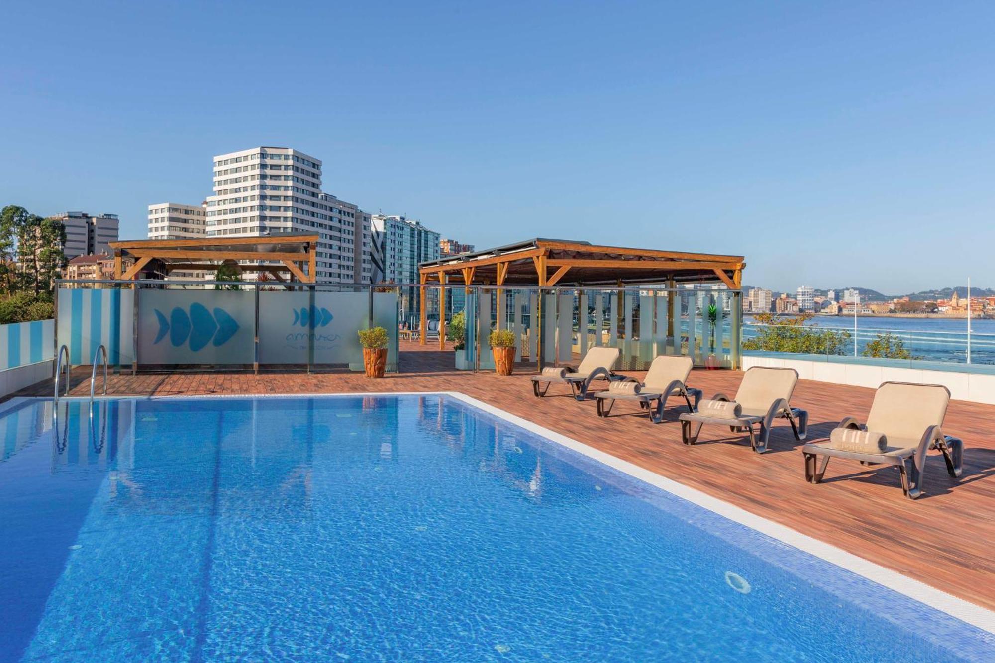 Nh Gijon Hotell Exteriör bild